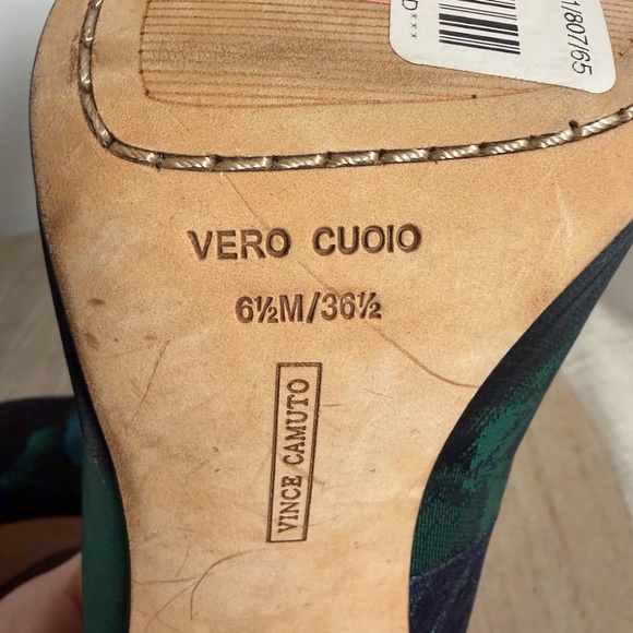 Vince Camuto Women’s Pointed Toe Heels Teal Green Satin Size 6.5 - Picture 7 of 7